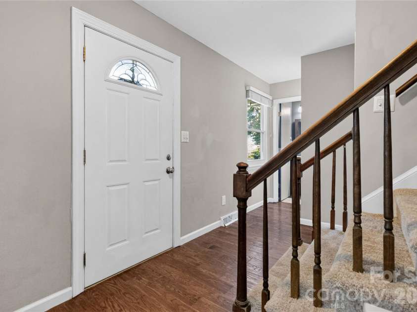 11117 Kingfisher Drive, Charlotte, NC 28226.  MLS# CAR4397295, YatesRealty ID 37573. 