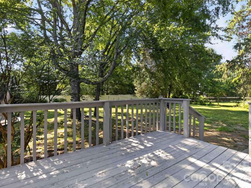 11117 Kingfisher Drive, Charlotte, NC 28226.  MLS# CAR4397295, YatesRealty ID 37573. 