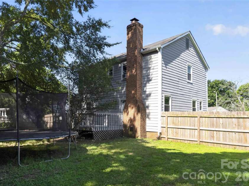 11117 Kingfisher Drive, Charlotte, NC 28226.  MLS# CAR4397295, YatesRealty ID 37573. 