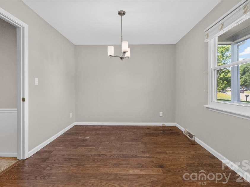 11117 Kingfisher Drive, Charlotte, NC 28226.  MLS# CAR4397295, YatesRealty ID 37573. Dining or Flex room