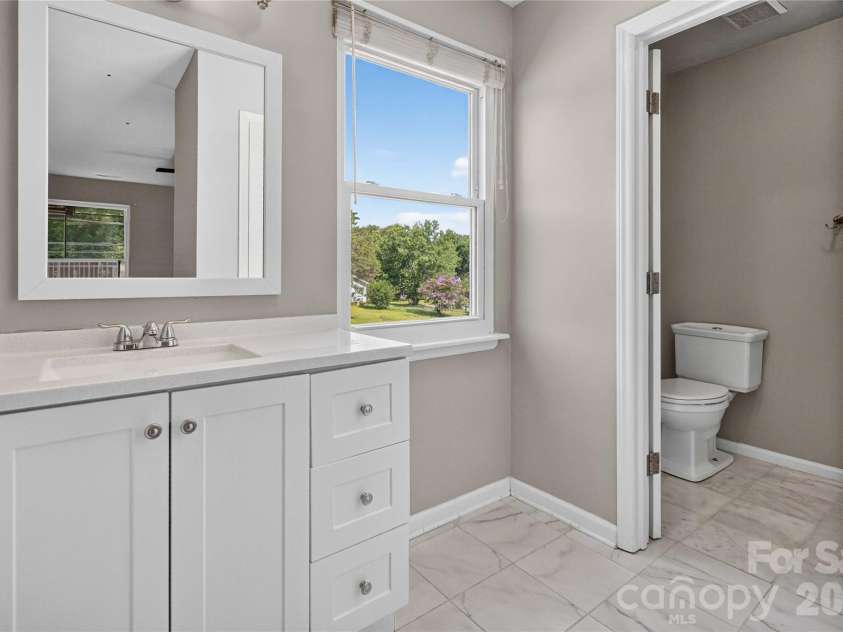 11117 Kingfisher Drive, Charlotte, NC 28226.  MLS# CAR4397295, YatesRealty ID 37573. Updated primary bath