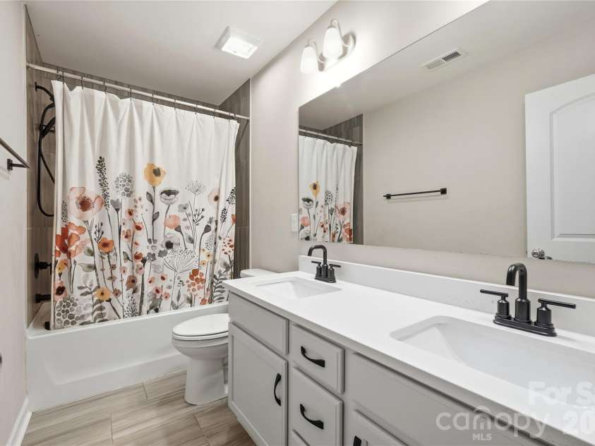 12088 Garmon Mill Estates Drive, Midland, NC 28107.  MLS# CAR4396990, YatesRealty ID 37574. Secondary Bathroom