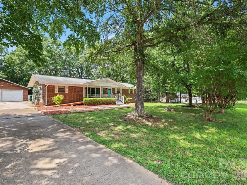 953 Twin Lakes Road, Rock Hill, SC 29732.  MLS# CAR4396547, YatesRealty ID 37575. 