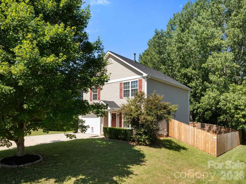 1429 River Run Road, Lowell, NC 28098.  MLS# CAR4401168, YatesRealty ID 37576. 