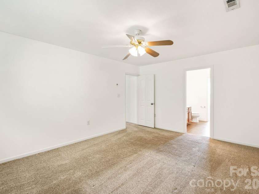 1429 River Run Road, Lowell, NC 28098.  MLS# CAR4401168, YatesRealty ID 37576. 