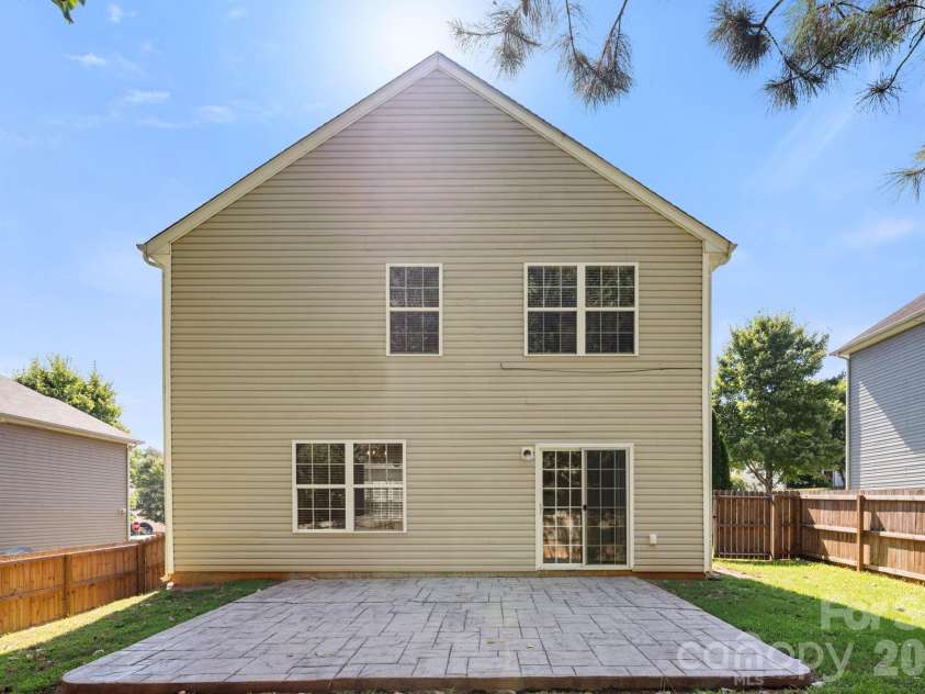 1429 River Run Road, Lowell, NC 28098.  MLS# CAR4401168, YatesRealty ID 37576. 