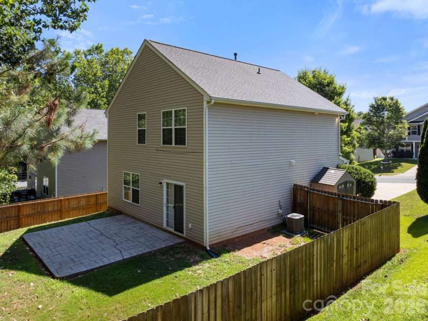 1429 River Run Road, Lowell, NC 28098.  MLS# CAR4401168, YatesRealty ID 37576. 