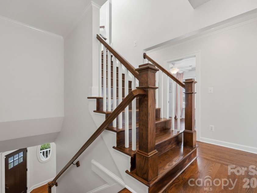 2009 Victorian Place, Charlotte, NC 28203.  MLS# CAR4395877, YatesRealty ID 37577. 