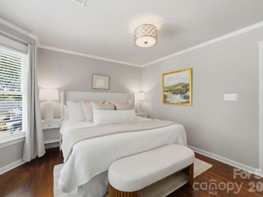 2009 Victorian Place, Charlotte, NC 28203.  MLS# CAR4395877, YatesRealty ID 37577. 