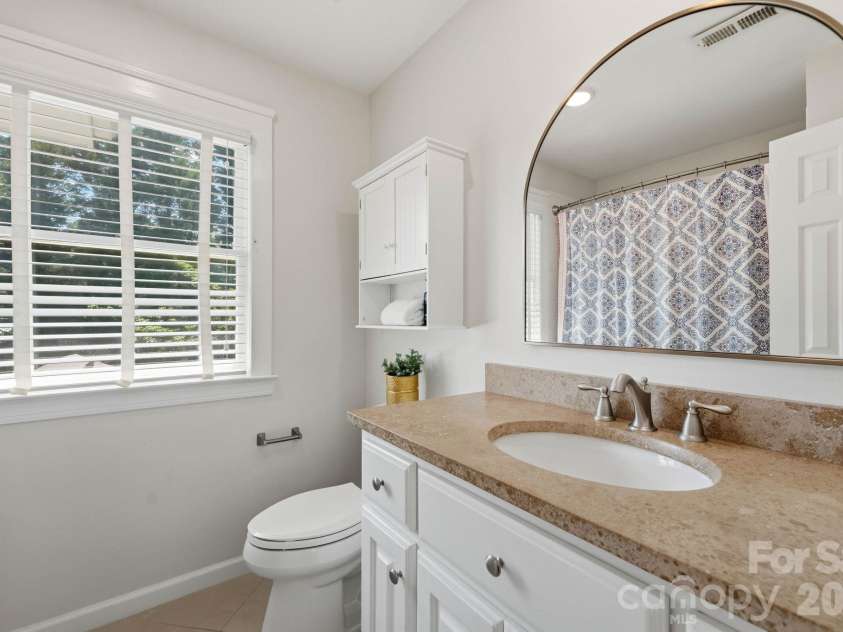 2009 Victorian Place, Charlotte, NC 28203.  MLS# CAR4395877, YatesRealty ID 37577. 