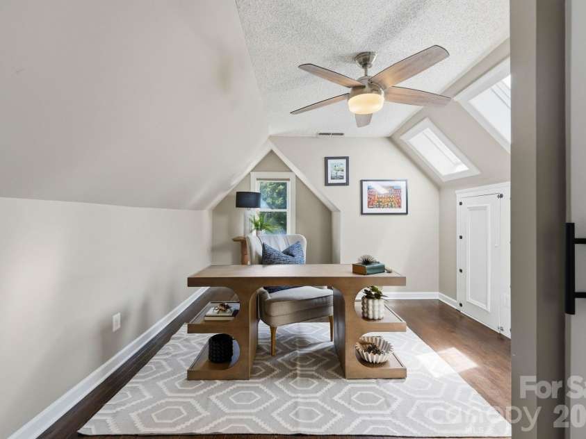 2009 Victorian Place, Charlotte, NC 28203.  MLS# CAR4395877, YatesRealty ID 37577. 