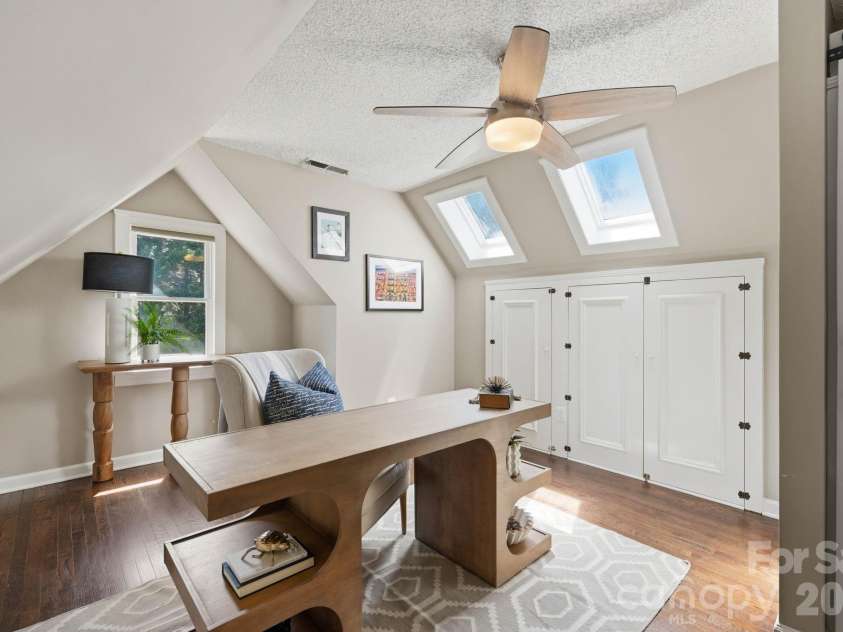 2009 Victorian Place, Charlotte, NC 28203.  MLS# CAR4395877, YatesRealty ID 37577. 
