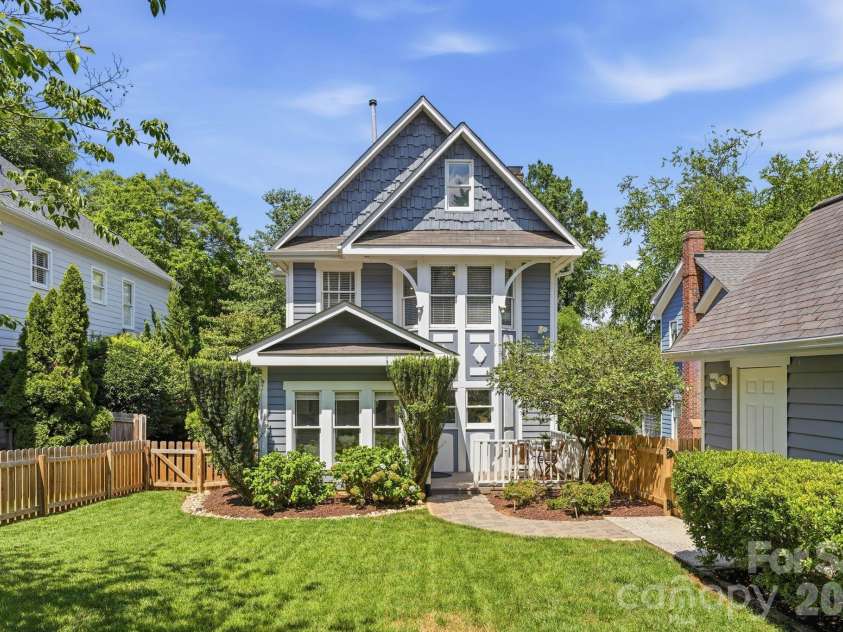 2009 Victorian Place, Charlotte, NC 28203.  MLS# CAR4395877, YatesRealty ID 37577. 