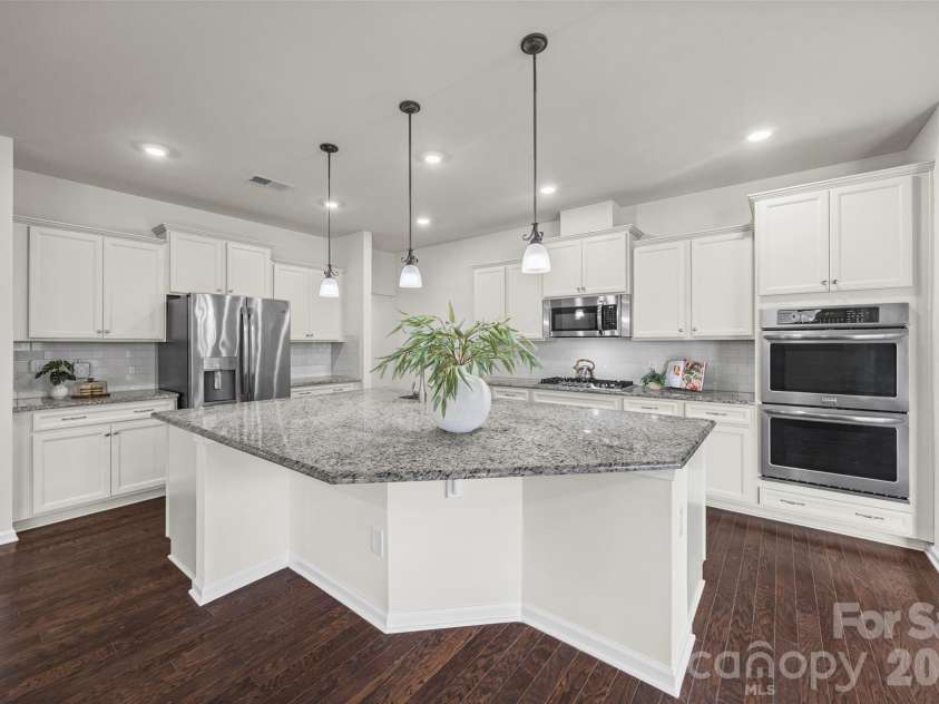 7022 Walnut Branch Lane, Charlotte, NC 28277.  MLS# CAR4399916, YatesRealty ID 37578. 