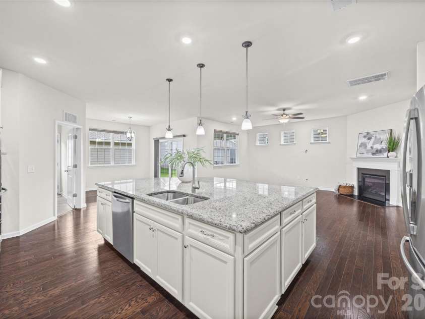 7022 Walnut Branch Lane, Charlotte, NC 28277.  MLS# CAR4399916, YatesRealty ID 37578. 