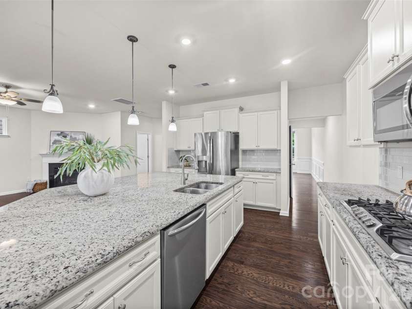 7022 Walnut Branch Lane, Charlotte, NC 28277.  MLS# CAR4399916, YatesRealty ID 37578. 