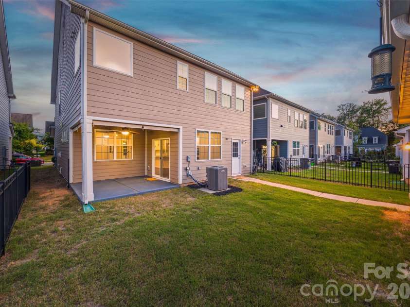 7022 Walnut Branch Lane, Charlotte, NC 28277.  MLS# CAR4399916, YatesRealty ID 37578. 