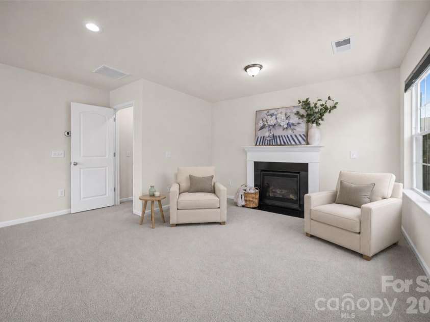 7022 Walnut Branch Lane, Charlotte, NC 28277.  MLS# CAR4399916, YatesRealty ID 37578. *Virtually staged