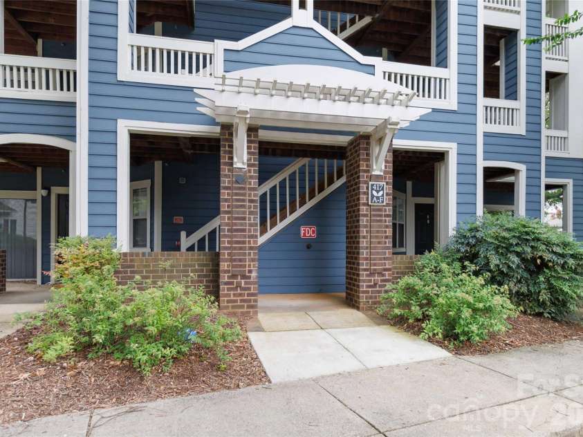 417 Olmsted Park Place, Charlotte, NC 28203.  MLS# CAR4402909, YatesRealty ID 37579. 