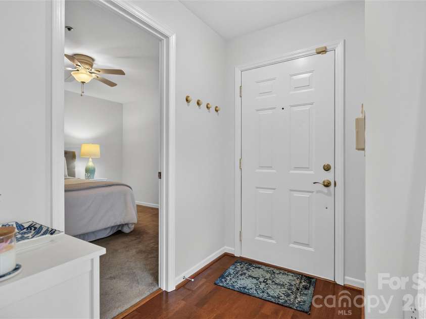 417 Olmsted Park Place, Charlotte, NC 28203.  MLS# CAR4402909, YatesRealty ID 37579. 