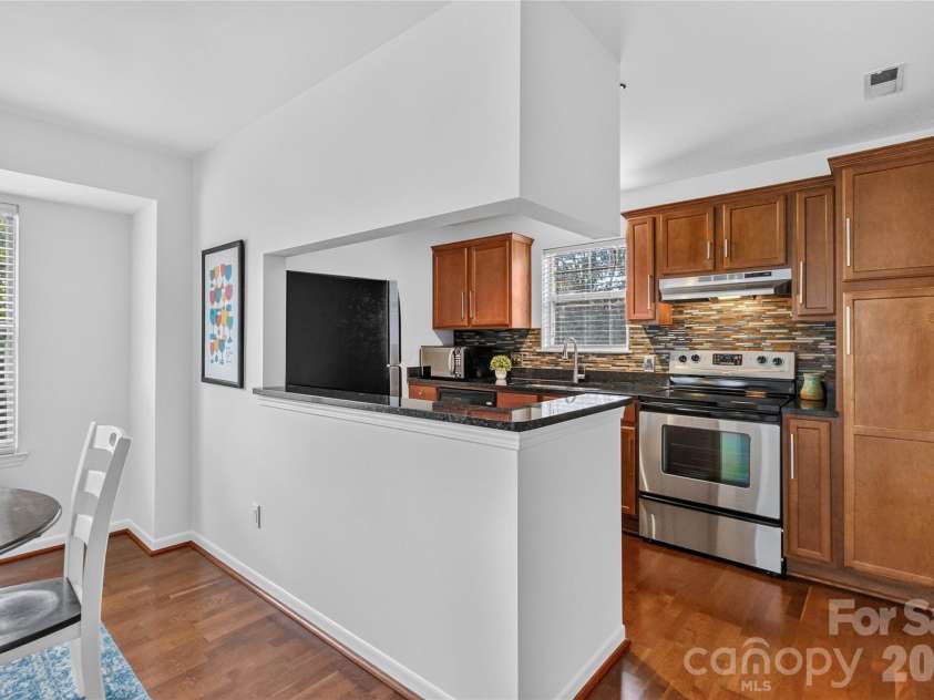417 Olmsted Park Place, Charlotte, NC 28203.  MLS# CAR4402909, YatesRealty ID 37579. 
