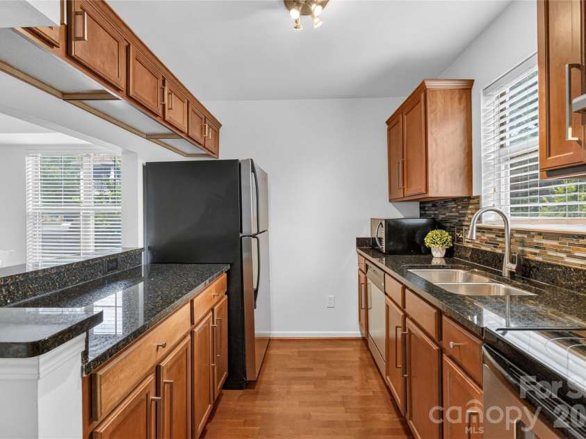 417 Olmsted Park Place, Charlotte, NC 28203.  MLS# CAR4402909, YatesRealty ID 37579. 