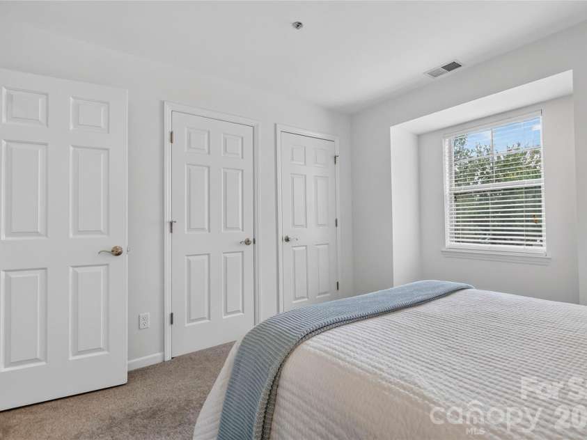 417 Olmsted Park Place, Charlotte, NC 28203.  MLS# CAR4402909, YatesRealty ID 37579. 