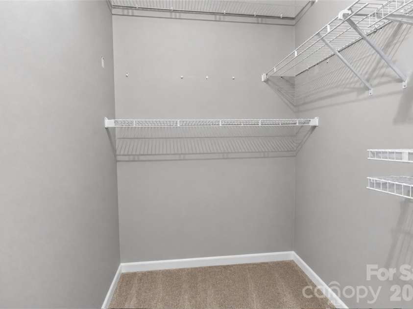 417 Olmsted Park Place, Charlotte, NC 28203.  MLS# CAR4402909, YatesRealty ID 37579. Nice walk-in closet!