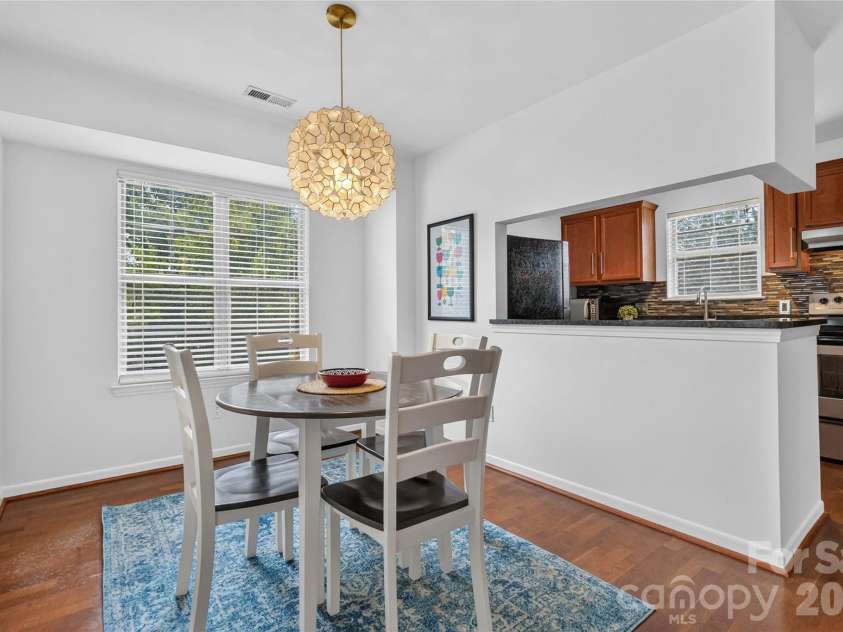 417 Olmsted Park Place, Charlotte, NC 28203.  MLS# CAR4402909, YatesRealty ID 37579. Open dining area