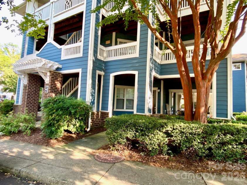 417 Olmsted Park Place, Charlotte, NC 28203.  MLS# CAR4421577, YatesRealty ID 37579. 