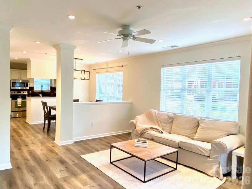 417 Olmsted Park Place, Charlotte, NC 28203.  MLS# CAR4421577, YatesRealty ID 37579. 