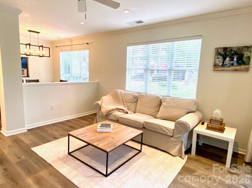 417 Olmsted Park Place, Charlotte, NC 28203.  MLS# CAR4421577, YatesRealty ID 37579. 