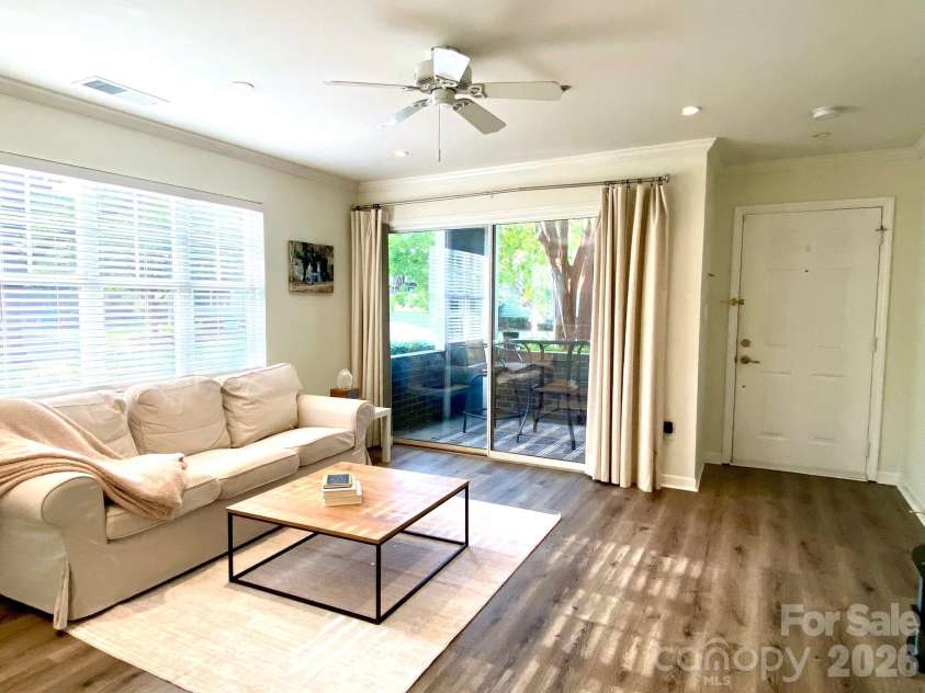 417 Olmsted Park Place, Charlotte, NC 28203.  MLS# CAR4421577, YatesRealty ID 37579. 