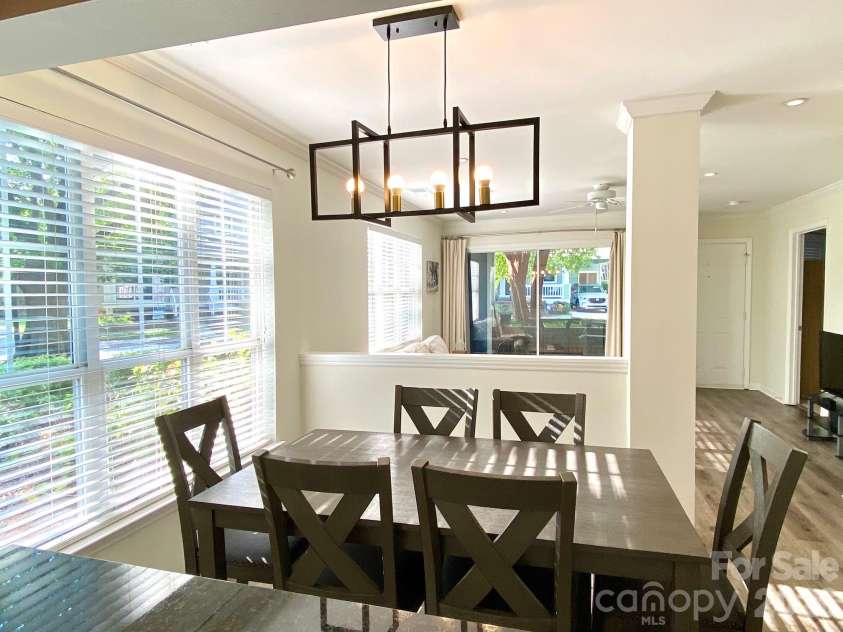 417 Olmsted Park Place, Charlotte, NC 28203.  MLS# CAR4421577, YatesRealty ID 37579. 