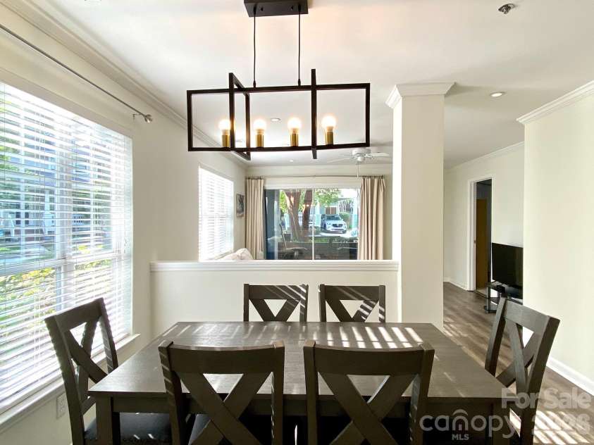 417 Olmsted Park Place, Charlotte, NC 28203.  MLS# CAR4421577, YatesRealty ID 37579. 