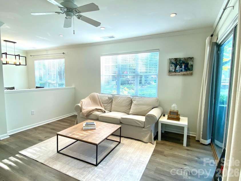 417 Olmsted Park Place, Charlotte, NC 28203.  MLS# CAR4421577, YatesRealty ID 37579. 