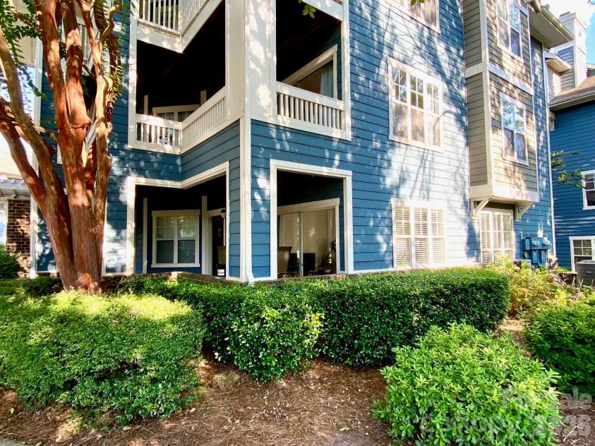 417 Olmsted Park Place, Charlotte, NC 28203.  MLS# CAR4421577, YatesRealty ID 37579. 