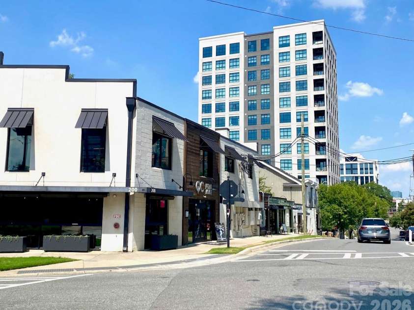 417 Olmsted Park Place, Charlotte, NC 28203.  MLS# CAR4421577, YatesRealty ID 37579. 