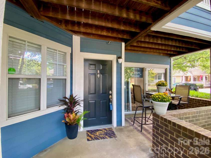 417 Olmsted Park Place, Charlotte, NC 28203.  MLS# CAR4421577, YatesRealty ID 37579. Come on inside!