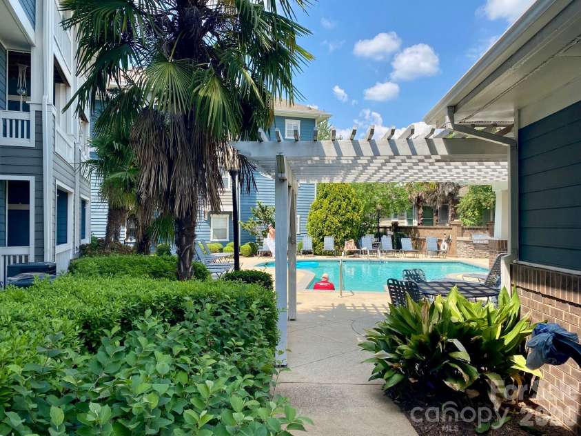 417 Olmsted Park Place, Charlotte, NC 28203.  MLS# CAR4421577, YatesRealty ID 37579. Community Pool