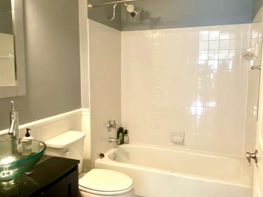 417 Olmsted Park Place, Charlotte, NC 28203.  MLS# CAR4421577, YatesRealty ID 37579. Full Bathroom