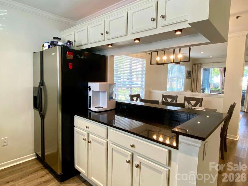 417 Olmsted Park Place, Charlotte, NC 28203.  MLS# CAR4421577, YatesRealty ID 37579. Open to Dining Area
