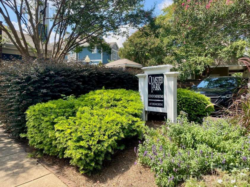 417 Olmsted Park Place, Charlotte, NC 28203.  MLS# CAR4421577, YatesRealty ID 37579. Welcome to Olmsted Park!