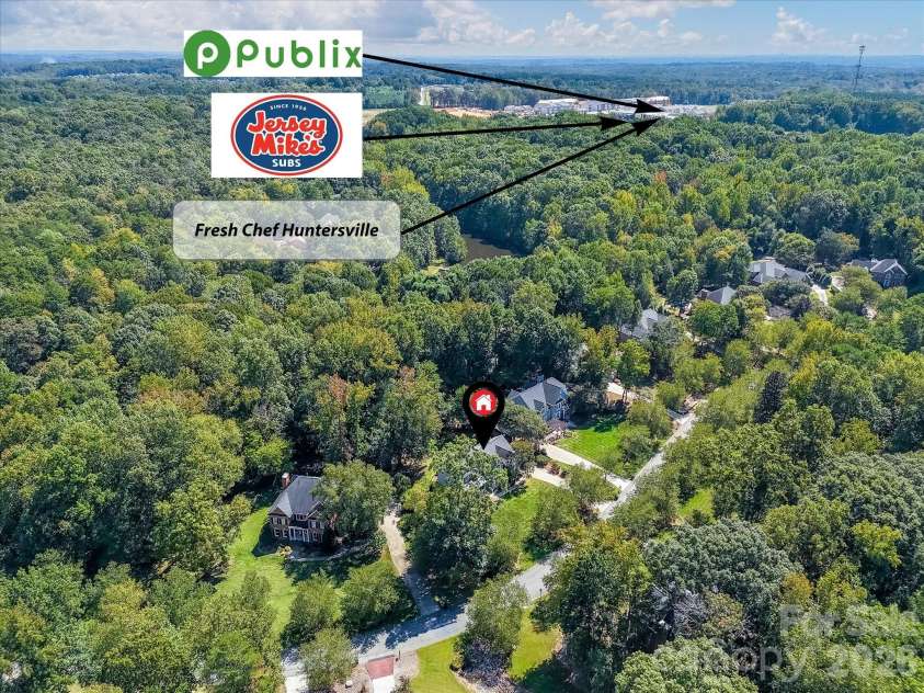 13446 Scanlan Way, Davidson, NC 28036.  MLS# CAR4335664, YatesRealty ID 3758. Nearby shopping