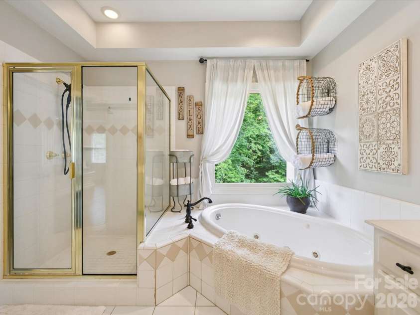 13446 Scanlan Way, Davidson, NC 28036.  MLS# CAR4335664, YatesRealty ID 3758. Primary Bath