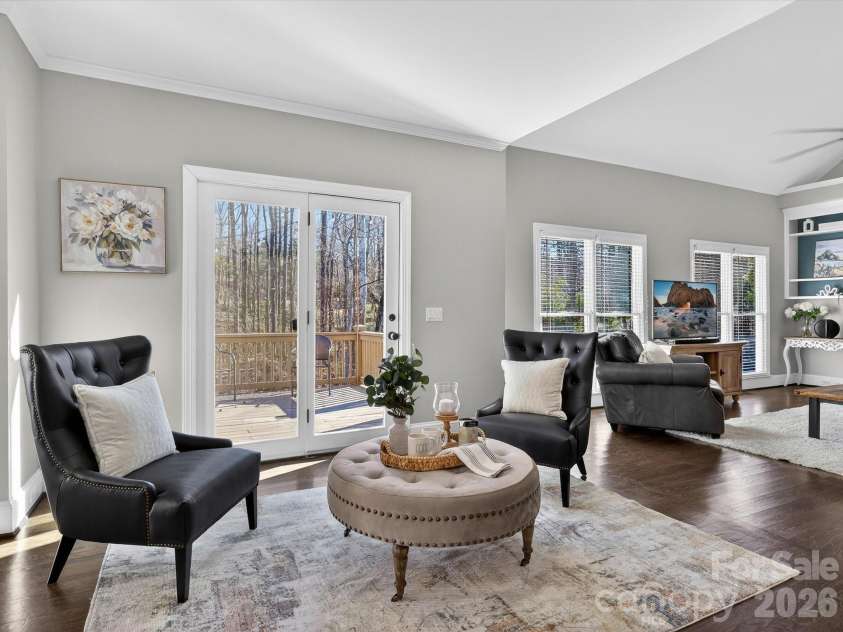 13446 Scanlan Way, Davidson, NC 28036.  MLS# CAR4335664, YatesRealty ID 3758. Sitting area
