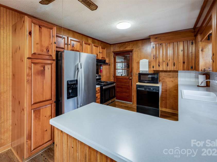 233 Raintree Road, Great Falls, SC 29055.  MLS# CAR4241291, YatesRealty ID 3758. 