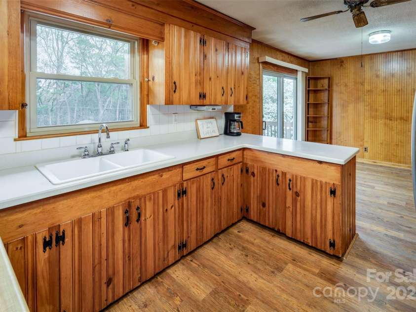 233 Raintree Road, Great Falls, SC 29055.  MLS# CAR4241291, YatesRealty ID 3758. 