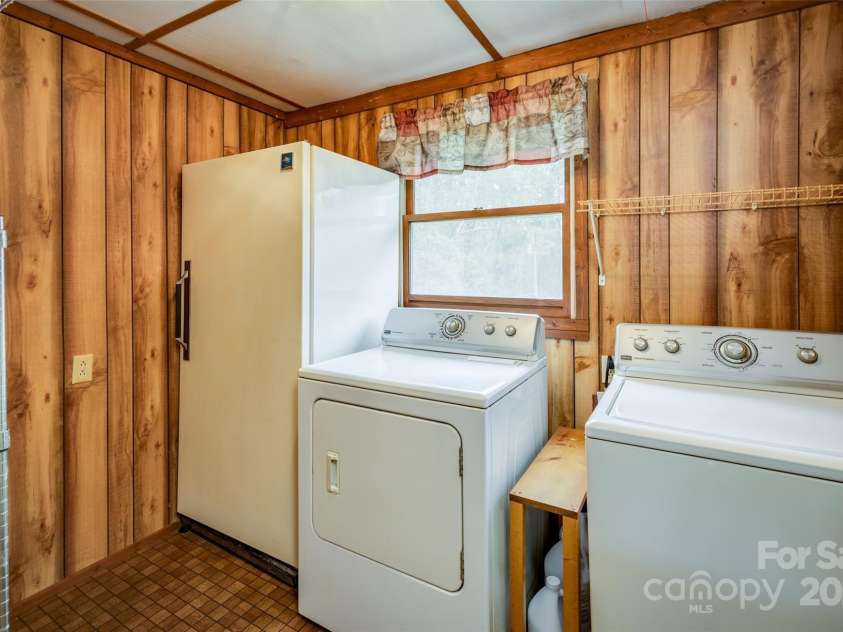 233 Raintree Road, Great Falls, SC 29055.  MLS# CAR4241291, YatesRealty ID 3758. 