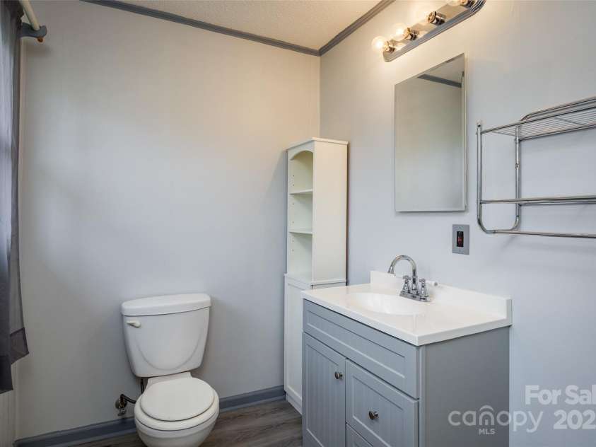 233 Raintree Road, Great Falls, SC 29055.  MLS# CAR4241291, YatesRealty ID 3758. 